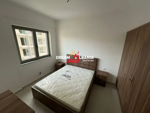 Tirane, jepet me qera apartament 1+1+Ballkon Kati 3, 500 € (Tek Fusha Aviacionit prane “Bar Kafe Agron”)