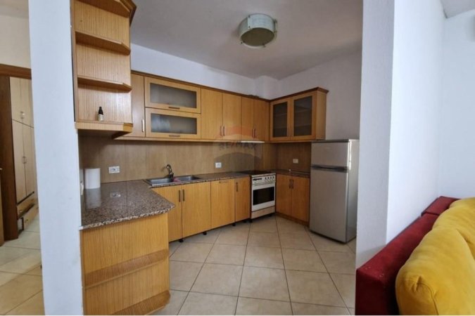 Tirane, jepet me qera apartament 2+1+Ballkon Kati 2, 118 m² 500 € (Kodra e Diellit)