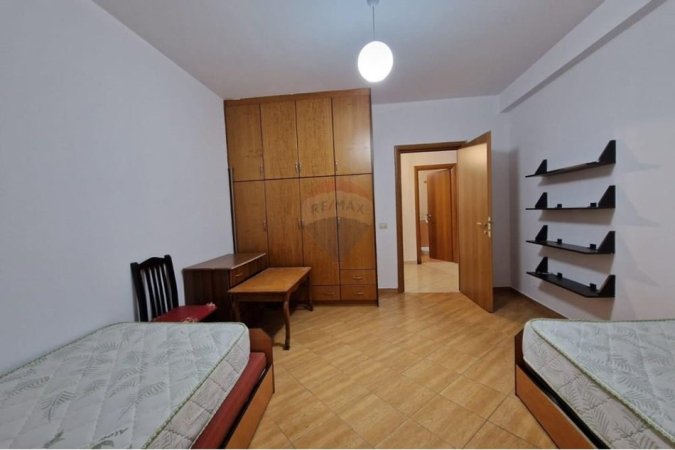 Tirane, jepet me qera apartament 2+1+Ballkon Kati 2, 118 m² 500 € (Kodra e Diellit)