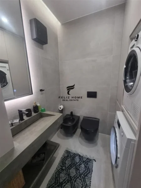 Tirane, shitet apartament 2+1+Ballkon Kati 9, 120 m² 450.000 € (LIQENI ARTIFICIAL)