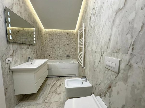 Tirane, jepet me qera apartament 3+1+Ballkon Kati 2, 200 m² 1.500 € (Teg)