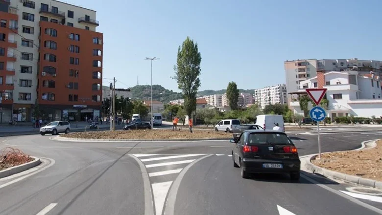 Tirane, jepet me qera ambjent biznesi Kati 2, 1.000 m² 3.500 € (Yzberisht)