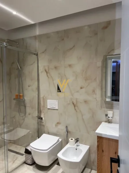 Tirane, jepet me qera apartament 2+1+Ballkon Kati 3, 110 m² 750 € (5 MAJI)