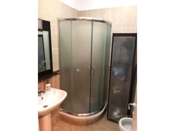 Tirane, jepet me qera apartament 2+1+Aneks+Ballkon Kati 8, 101 m² (KIKA 1)