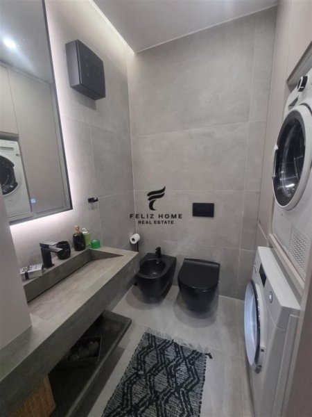 Tirane, jepet me qera apartament 2+1+Ballkon Kati 9, 120 m² 1.800 € (LIQENI ARTIFICIAL)