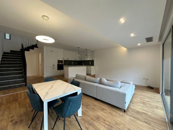 Tirane, jepet me qera Vile 2 Katshe Kati 2, 130 m² 1.400 € (Olive Grove)