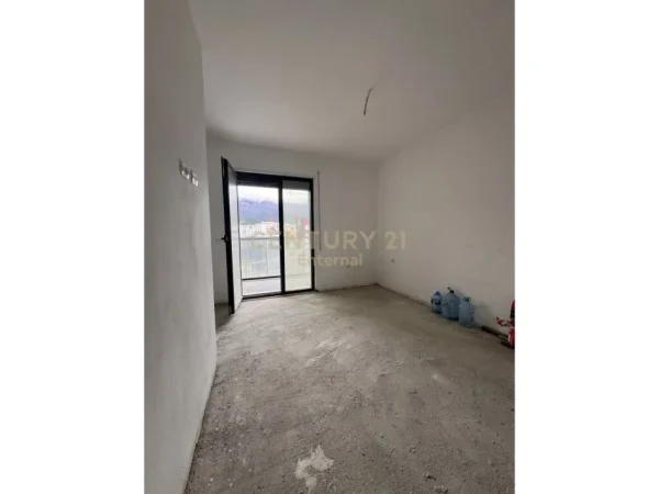 Tirane, shes apartament 3+1+Aneks+Ballkon Kati 6, 132 m² 208.000 € (Porcelan)