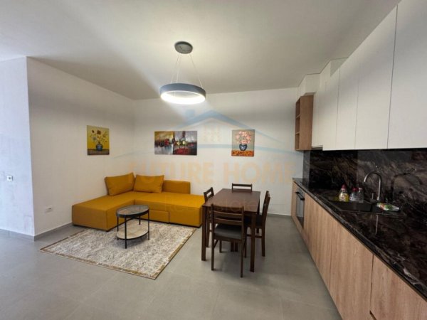 Tirane, jepet me qera apartament 2+1 Kati 5, 92 m² 850 € (Mine Peza)