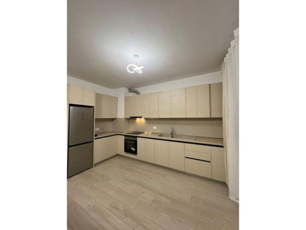 Tirane, jepet me qera apartament 2+1+Aneks+Ballkon Kati 9, 110 m² 650 € (River Residence)