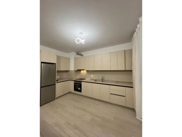 Tirane, jepet me qera apartament 2+1+Aneks+Ballkon Kati 9, 110 m² 650 € (River Residence)