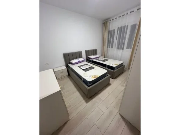 Tirane, jepet me qera apartament 2+1+Aneks+Ballkon Kati 9, 110 m² 650 € (River Residence)
