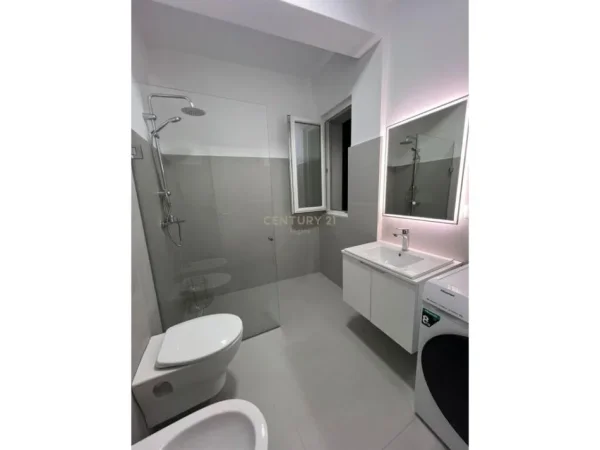 Tirane, jepet me qera apartament 2+1+Aneks+Ballkon Kati 9, 110 m² 650 € (River Residence)