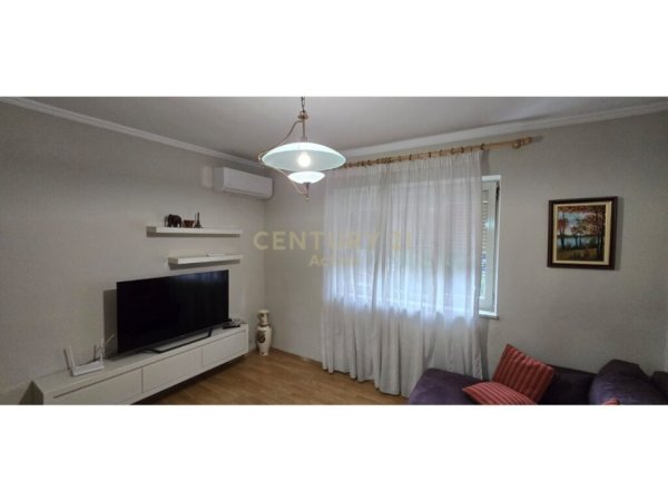 Tirane, jepet me qera apartament 2+1+Aneks+Ballkon Kati 2, 84 m² 600 € (MOZAIKU)