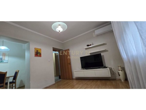 Tirane, jepet me qera apartament 2+1+Aneks+Ballkon Kati 2, 84 m² 600 € (MOZAIKU)