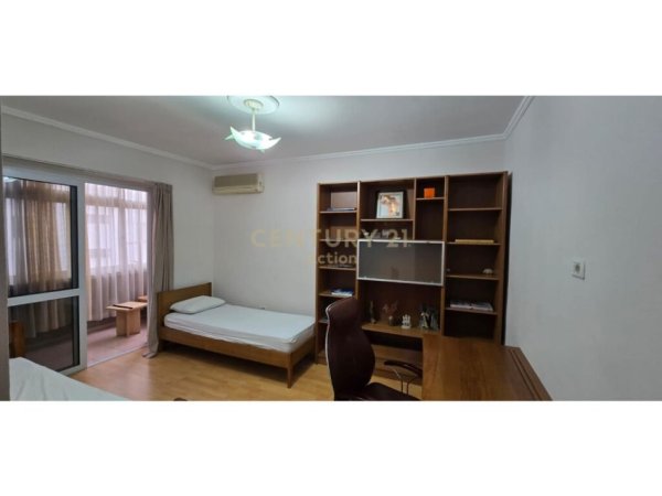 Tirane, jepet me qera apartament 2+1+Aneks+Ballkon Kati 2, 84 m² 600 € (MOZAIKU)