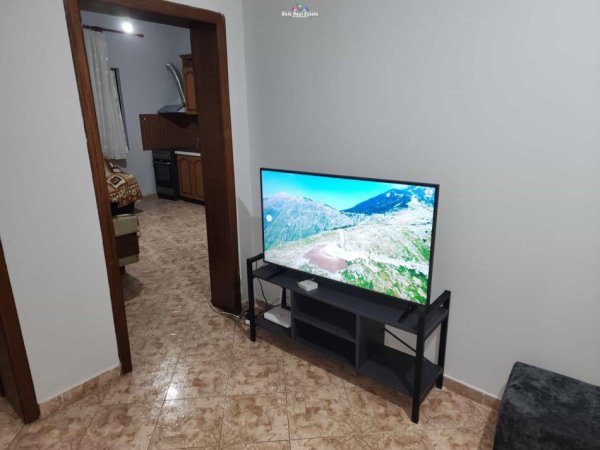 Tirane, jepet me qera Vile 1+1 Kati 2, 80 m² 450 € (21 dhjetori)