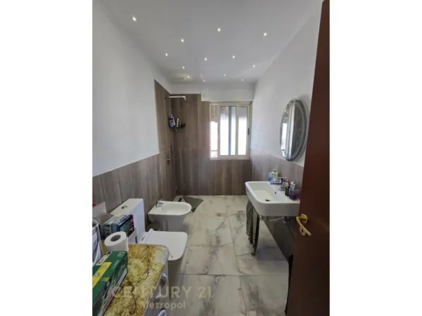 Tirane, jepet me qera apartament 2+1+Aneks+Ballkon Kati 6, 83 m² 600 € (Don Bosko)