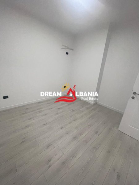 Tirane, jepet me qera zyre Kati 1, 105 m² 1.000 € (Ne rrugen Myslym Shyri)