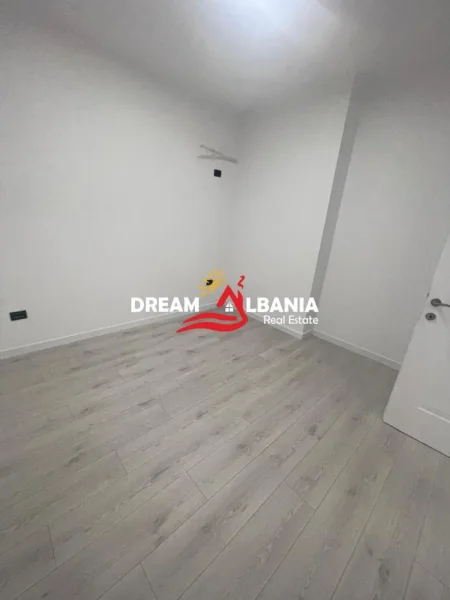 Tirane, jepet me qera zyre Kati 1, 105 m² 1.000 € (Ne rrugen Myslym Shyri)