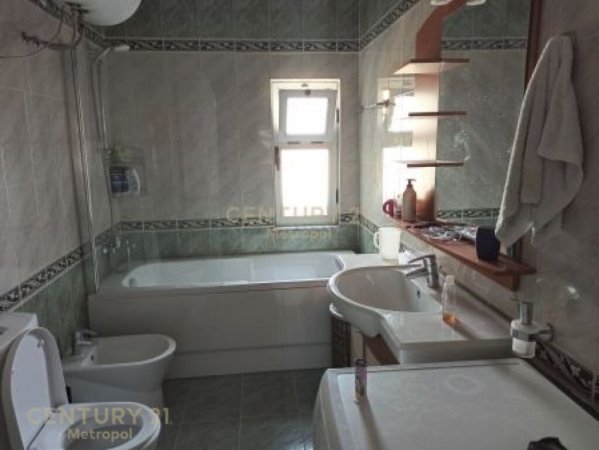 Tirane, jepet me qera apartament 2+1+Aneks+Ballkon Kati 9, 100 m² 750 € (Blloku)