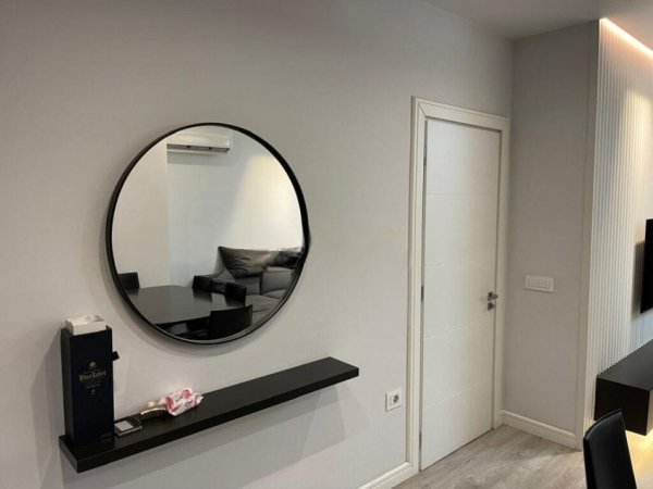 Tirane, jepet me qera apartament 2+1 Kati 4, 92 m² 700 € (porcelan)