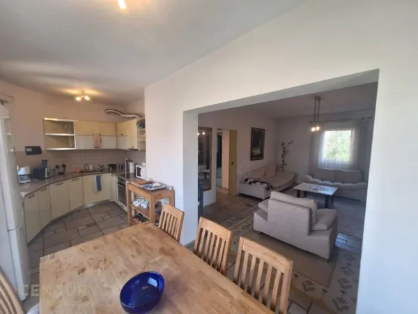 Tirane, jepet me qera Vile 2 Katshe Kati 2, 280 m² 2.000 € (Ambasada Amerikane)