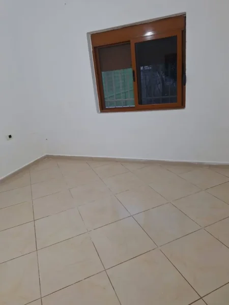 Tirane, jepet me qera apartament 3+1 Kati 1, 120 m² 350 € (Kamez)