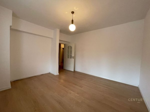 Tirane, jepet me qera apartament 2+1+Aneks+Ballkon Kati 2, 96 m² 1.200 € (Piazza)