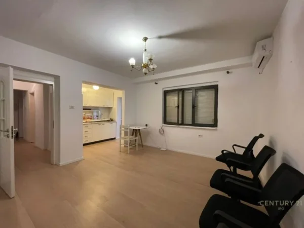 Tirane, jepet me qera apartament 2+1+Aneks+Ballkon Kati 2, 96 m² 1.200 € (Piazza)