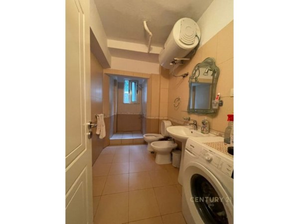 Tirane, jepet me qera apartament 2+1+Aneks+Ballkon Kati 2, 96 m² 1.200 € (Piazza)