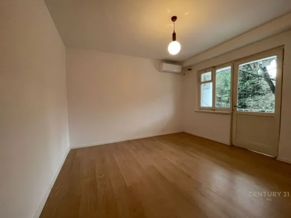 Tirane, jepet me qera apartament 2+1+Aneks+Ballkon Kati 2, 96 m² 1.200 € (Piazza)