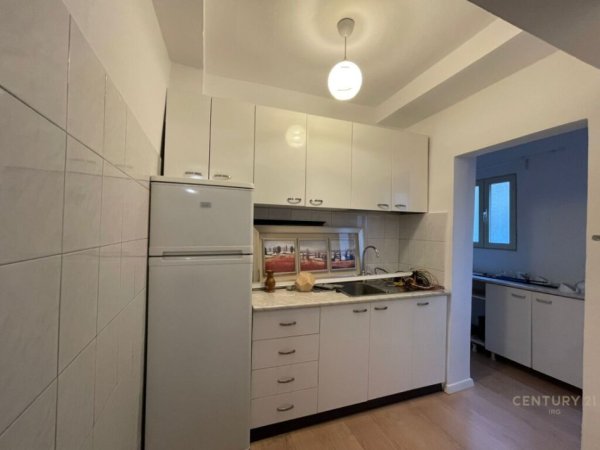 Tirane, jepet me qera apartament 2+1+Aneks+Ballkon Kati 2, 96 m² 1.200 € (Piazza)