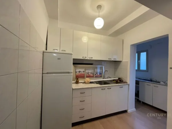 Tirane, jepet me qera apartament 2+1+Aneks+Ballkon Kati 2, 96 m² 1.200 € (Piazza)
