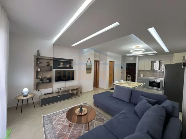 Tirane, jepet me qera apartament 1+1 Kati 5, 65 m² 420 € (UNAZA E RE)