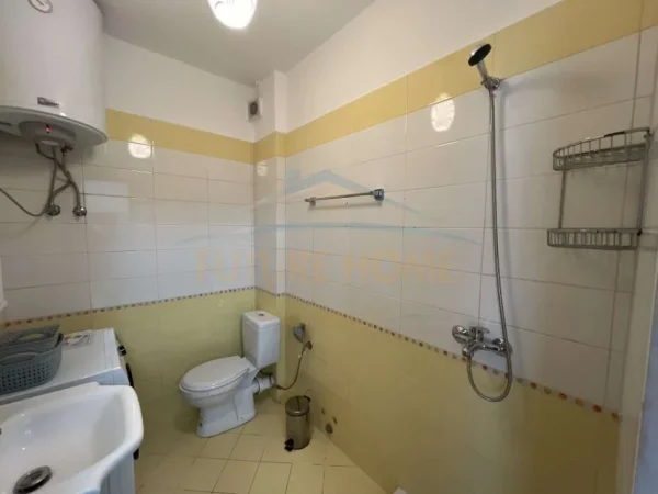 Tirane, jepet me qera apartament 1+1 Kati 5, 65 m² 420 € (UNAZA E RE)