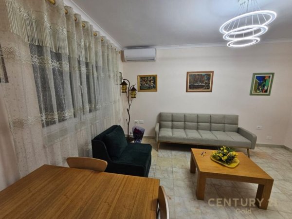 Tirane, jepet me qera apartament 3+1+Aneks+Ballkon Kati 2, 76 m² 800 € (Fortuzi)