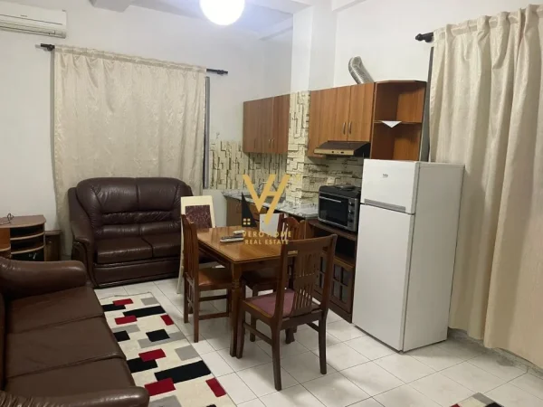 Tirane, jepet me qera apartament 1+1+Ballkon Kati 1, 62 m² 500 € (QENDER)