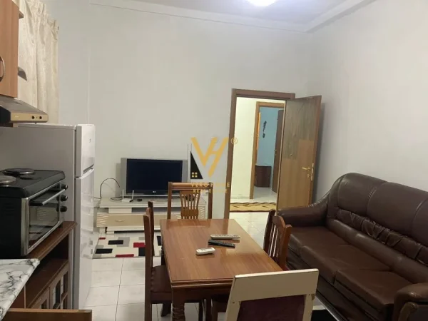 Tirane, jepet me qera apartament 1+1+Ballkon Kati 1, 62 m² 500 € (QENDER)