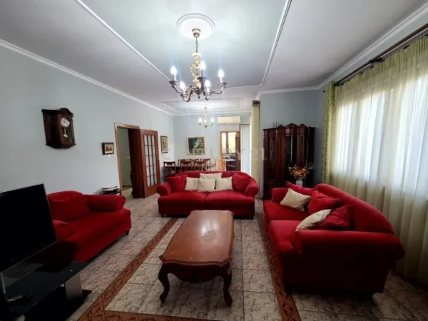 Tirane, jepet me qera apartament 3+1+Aneks+Ballkon Kati 2, 130 m² 900 € (TREGU ELEKTRIK)