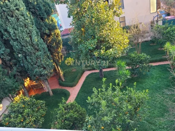 Tirane, jepet me qera apartament 3+1+Aneks+Ballkon Kati 2, 130 m² 900 € (TREGU ELEKTRIK)