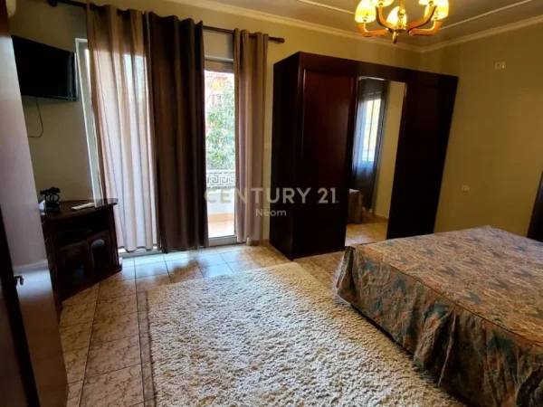 Tirane, jepet me qera apartament 3+1+Aneks+Ballkon Kati 2, 130 m² 900 € (TREGU ELEKTRIK)