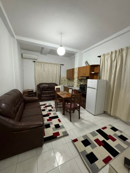 Tirane, jepet me qera apartament 1+1+Ballkon Kati 1, 70 m² 500 € (PAZARI I RI)