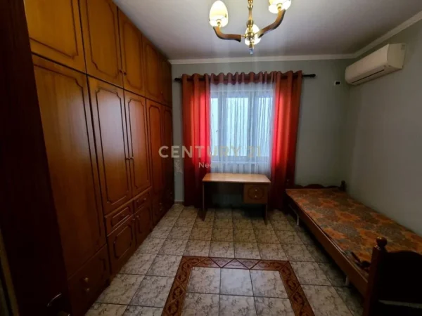 Tirane, jepet me qera apartament 3+1+Aneks+Ballkon Kati 2, 130 m² 900 € (TREGU ELEKTRIK)