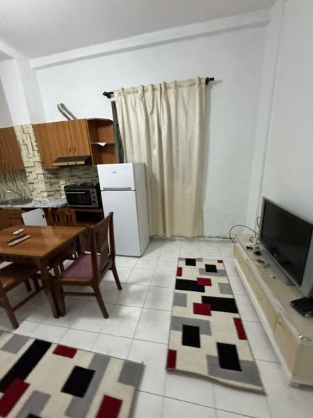 Tirane, jepet me qera apartament 1+1+Ballkon Kati 1, 70 m² 500 € (PAZARI I RI)
