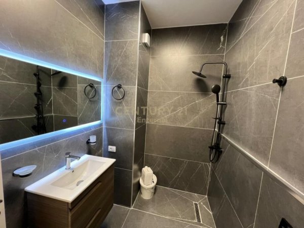 Tirane, jepet me qera apartament 2+1+Aneks+Ballkon Kati 6, 130 m² 1.500 € (Farke)