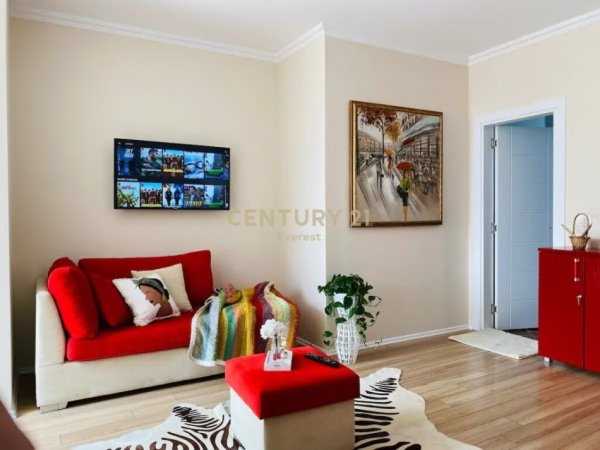 Tirane, jepet me qera apartament 1+1+Aneks+Ballkon Kati 5, 60 m² 650 € (RRUGA E BARRIKADAVE)