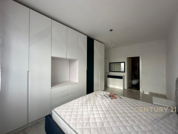 Tirane, jepet me qera apartament 2+1+Aneks+Ballkon Kati 6, 102 m² 600 € (Porcelan)
