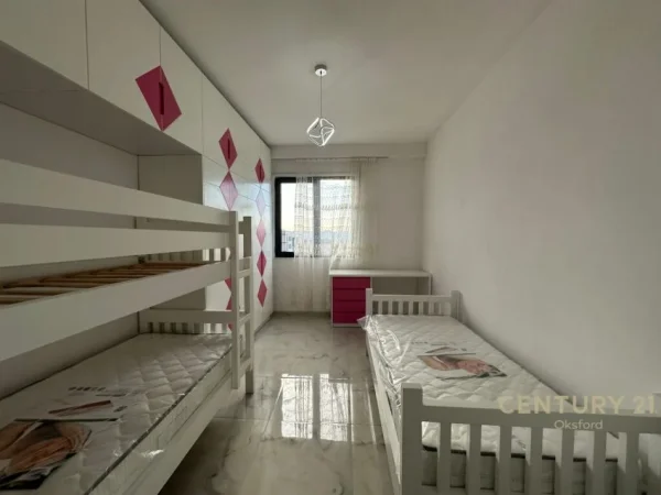 Tirane, jepet me qera apartament 2+1+Aneks+Ballkon Kati 6, 102 m² 600 € (Porcelan)