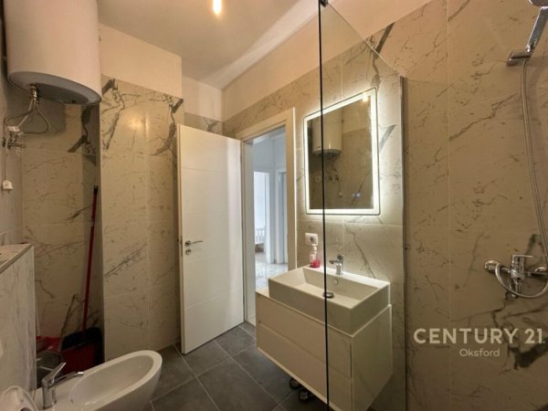 Tirane, jepet me qera apartament 2+1+Aneks+Ballkon Kati 6, 102 m² 600 € (Porcelan)