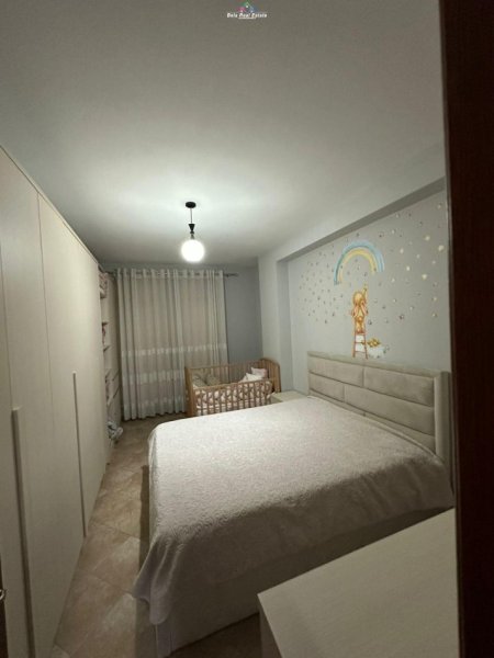 Tirane, jepet me qera apartament 1+1+Ballkon Kati 5, 65 m² 450 € (astir)